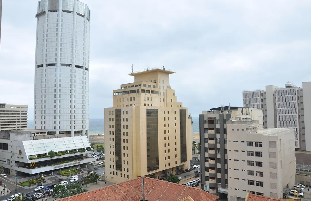 Fairway Colombo - Sri Lanka'S First Hotel With Robot Technology-1
